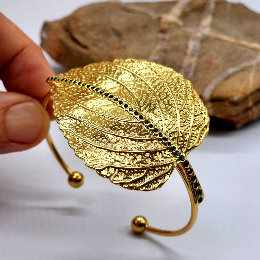 Designer Jewelry 18k Goldplated Bracelet Contemporary Leaf Diopside Pave Crystal